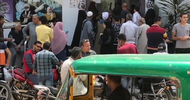 صور.. زحام المواطنين أمام سنترال زفتى فى الغربية رغم التحذيرات 