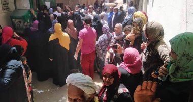 صور.. اضبط مخالفة.. زحام المواطنين بمكتب بريد مسطرد فى القليوبية