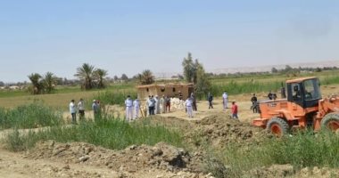 إزالة تعديات على مساحة 55 فدان املاك دولة في حملة مكبرة بالفرافرة
