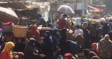 خوفا من كورونا.. شكوى من زحام شديد بسوق البارودية بدرب حرازة بالفيوم