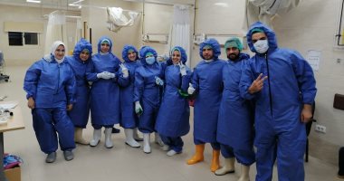 الجيش الأبيض.. صورة جماعية لفريق التمريض بمستشفى العزل فى بلطيم 