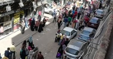 خوفا من كورنا.. قارئ يشكو ازدحام شارع السكة الجديدة فى المنصورة