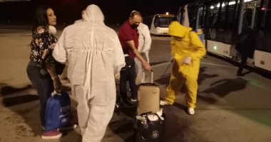 بدء إجراءات الحجر الطبى على المصريين العائدين من لبنان بمطار مرسى علم.. صور