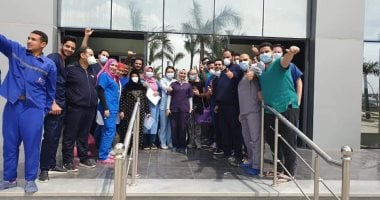 طبيب بمستشفى كفر الشيخ يوجه رسالة للمصريين: "إحنا فى ضهركم ومش هنتخلى عنكم"
