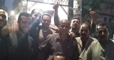  شباب "العمار الكبرى" يصنعون كابينة تعقيم أمام مكاتب البريد.. صور