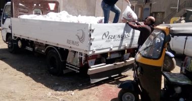 صور.. توفير السلع لكفر العجمى بكفر الشيخ ونقل المخلفات بطريقة آمنة