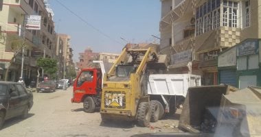 صور.. رفع 60 طن قمامة وأتربة فى حملة نظافة بمركز إطسا بالفيوم