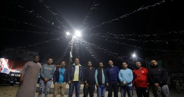 شباب طوخ بالقليوبية يدشنون حملة لتزيين شوارع المدينة احتفالا برمضان.. صور