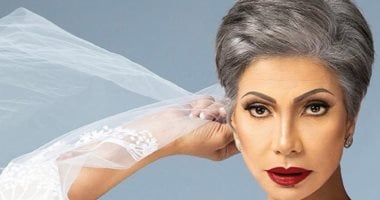 هدوء الحظر..سوسن بدر تسلى نفسها باللعب مع "أفروديت" فى العزل.. اعرف مين هى