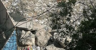 شكوى من انتشار القمامة بترعة الزمر بالجيزة والأهالى يطالبون تغطيتها 