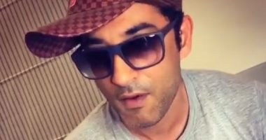 "ممسكا بجيتار".. عمرو سعد يعد الأومليت على أنغام الموسيقى بتيك توك.. فيديو