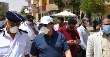صور.. جولة لمحافظ أسوان بالأسواق لمتابعة إجراءات التعقيم وتوافر السلع