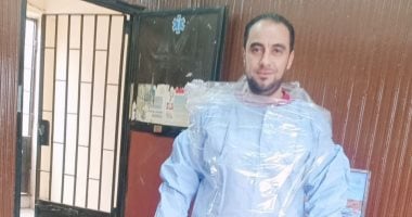 الجيش الأبيض.. محمد عادل يعقم مركز إسعاف بنها الرئيسى
