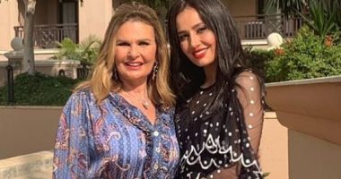 حلا شيحة بصورة من كواليس "خيانة عهد":سعيدة إنى اشتغلت مع يسرا ويارب النجاح 