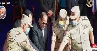 الرئيس السيسى خلال افتتاح مشروعات شرق قناة السويس: نفذنا الأنفاق بأيادى ومعدات مصرية.. وعن شكوى "كوبرى العروبة": "الدق فى دماغى 24 ساعة بس مش هبطل شغل".. ويطلق اسم الشهيد هشام بركات على كوبرى شارع الطيران
