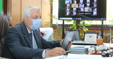 رئيس جامعة المنوفية يجتمع بعمداء الكليات أون لاين لمناقشة ضوابط أبحاث الطلاب 