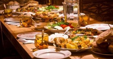 كلى كويس واشربة مية كتير.. نصائح لتناول الطعام الصحى خلال شهر رمضان