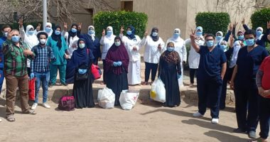 على أغانى المهرجانات.. مصابو كورونا يودعون 6 أشخاص بعد تعافيهم بطنطا