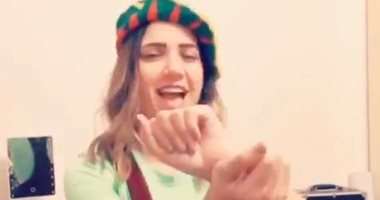 الحظر وأيامه .. إيمى طلعت زكريا ترقص على مهرجان شعبي  