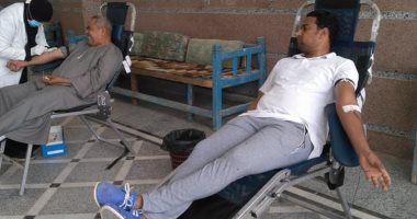 صور.. حملات شبابية للتبرع بالدم لدعم المرضى بمستشفيات الأقصر