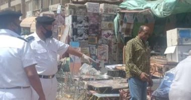 ضبط مخالفات خلال حملة مكبرة لرفع اإاشغالات بحي شرق شبرا الخيمة.. صور