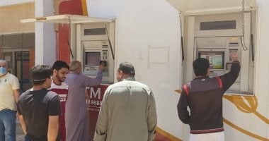 صور .. الدفع بماكينات صرف آلى لصرف المرتبات والمعاشات لأهالى كفر جعفر فى الغربية