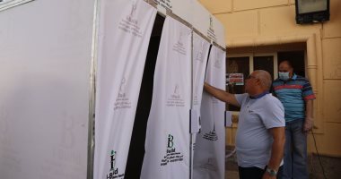 محافظ الوادى الجديد يتفقد كبائن التعقيم بمدخل مدينة الخارجة ويوجه بعدم التكدس