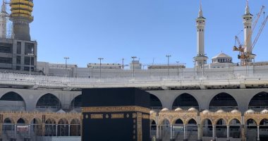 إزالة الحواجز الوقائية حول الكعبة المشرفة واستمرار عمليات التعقيم