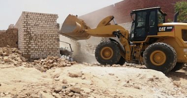 محافظ أسوان: إزالة 398 حالة تعد على الأراضى وتحويل المخالفين للنيابة العسكرية‎