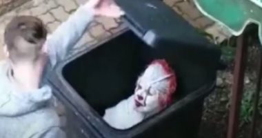 "رفض إعداد القهوة لها".. أم تتنكر فى زى مهرج لإرهاب ابنها.. فيديو 