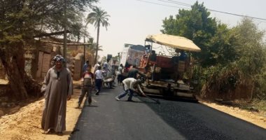 صور.. رصف طريق "بناويط الأخيضر" بالمراغة سوهاج بتكلفه 3 ملايين جنيه
