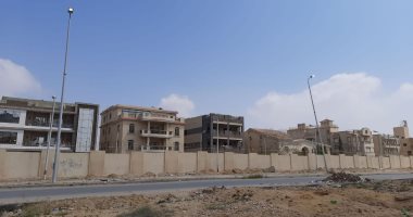 قارئ يشكو من إنارة اعمدة الكهرباء نهارا بكومباود الدبلوماسيين بالتجمع