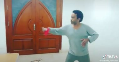 بيلاعب نفسه وبرضه بيخسر.. سامح حسين يقض أول يوم صيام بـ"البينج بونج"