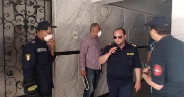 صور.. الحماية المدنية تنقذ طفلا علق بأسانسير بعد انقطاع الكهرباء بأسيوط
