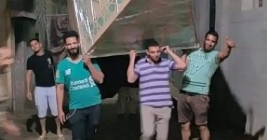 مصر الحلوة.. أقباط قرية الحتاحتة بالمنيا يصنعون فانوس ضخم للاحتفال برمضان