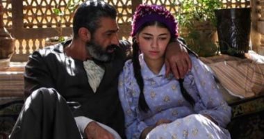 أحمد زاهر يدعم ابنته ليلي بعد عرض أولى حلقات "الفتوة": أبهرتيني وفخور بيكي