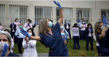 حفل موسيقى أمام مستشفى لبنانى لتحية الطواقم الطبية.. فيديو