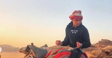 بعد إثارته الجدل.. حفيد عمر الشريف يحتفل بحلول رمضان فى الصحراء.. صور
