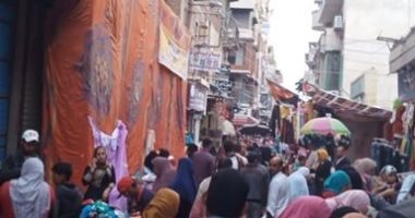 صورة.. تكدس المواطنين بسوق كفر الدوار بالبحيرة