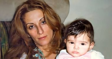 روحى راحت خلاص.. دنيا عبد العزيز تنشر صورة جديدة مع والدتها الراحلة