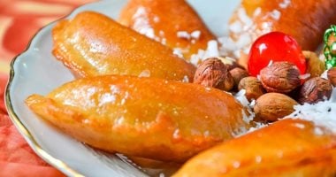 الحلو أصله إيه .."القطائف" حلوى تغنى بها الشعراء واحتار المؤرخون فى قصتها