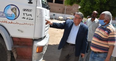 رئيس مياه الأقصر يتفقد تجديد وتطوير سيارات الرش والكلور ومعدات الحملة.. صور
