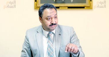 بعد فيديو أب حاول إلقاء ابنته من البلكونة.. المؤبد أو المشدد فى انتظار المتهم