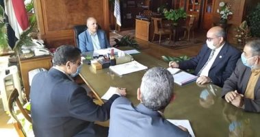  وزير الرى يبحث تكليفات الرئيس بتأهيل الترع المتعبة للحفاظ على المياه