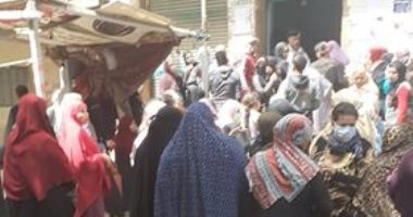 قارىء يشكو من تزاحم المواطنين أمام مكتب بريد شبرا الخيمة