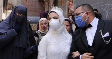 بالكمامة والكحول.. زفاف "مصطفى ونهى" فى زمن كورونا بقليوب