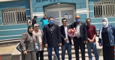 زيارة تضامنية بالورود للجيش الأبيض بمستشفى العريش 