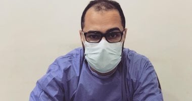 "جيشنا الأبيض".. "على" من مستشفى باريس بالوادى الجديد على خط مواجهة كورونا