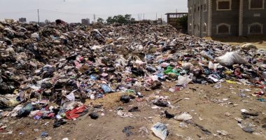تراكم القمامة بمدخل قرية الديدامون بالشرقية.. والأهلى يناشدون إزالتها