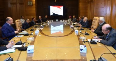 وزيرا الانتاج الحربى والتنمية المحلية يتابعان تعميم الأتوبيس الكهربائى بالمحافظات  